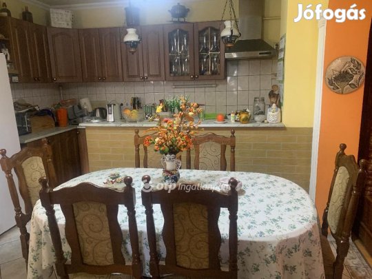 Eladó 220 nm-es ház Debrecen