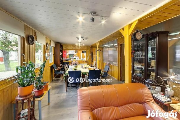 Eladó 222 nm-es ház Kapuvár