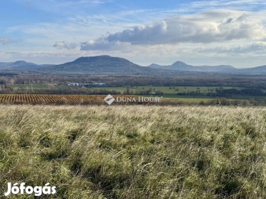 Eladó 22528 nm-es telek Nemesvita