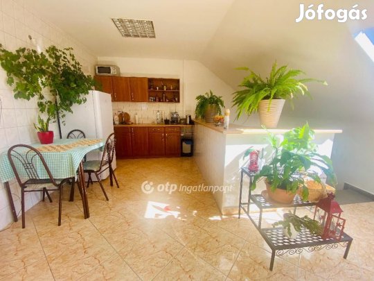 Eladó 225 nm-es ház Rábapatona