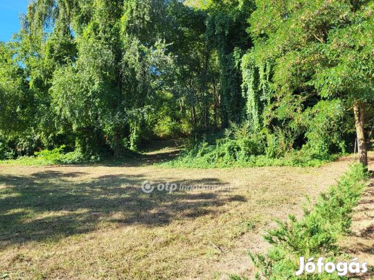 Eladó 2269 nm-es telek Siófok