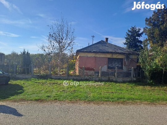 Eladó 2280 nm-es telek Napkor