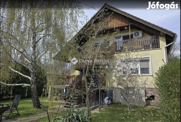 Eladó 229 nm-es ház Érd