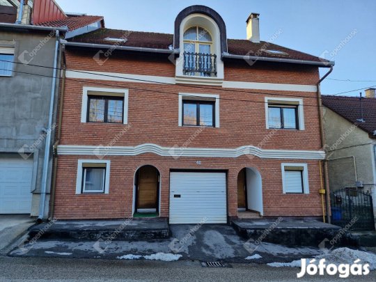 Eladó 230 nm-es ház Kaposvár