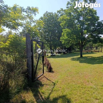 Eladó 2326 nm-es telek Veszprém