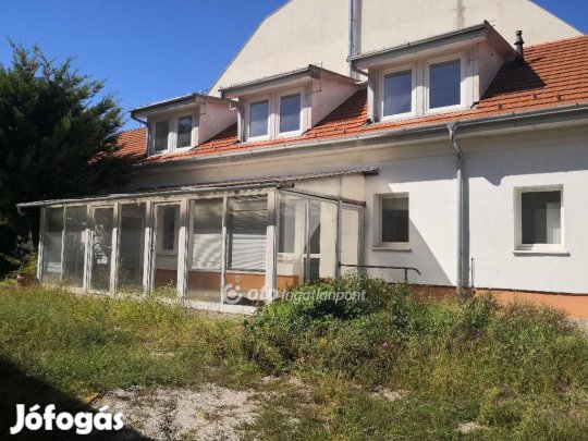Eladó 235 nm-es ház Kecskemét