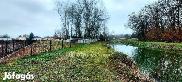 Eladó 2380 nm-es telek Győrzámoly