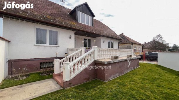 Eladó 240 nm-es ház Halászi