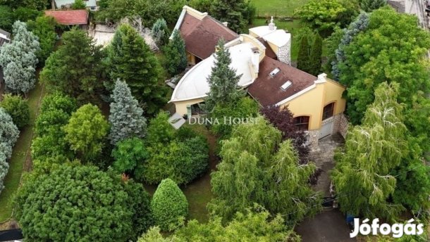 Eladó 240 nm-es ház Pécs