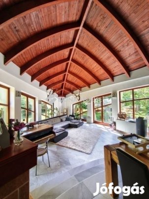 Eladó 240 nm-es ház Pécs