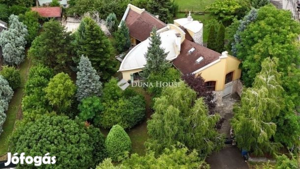 Eladó 240 nm-es ház Pécs