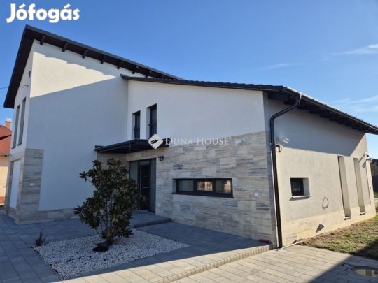 Eladó 242 nm-es ház Vecsés