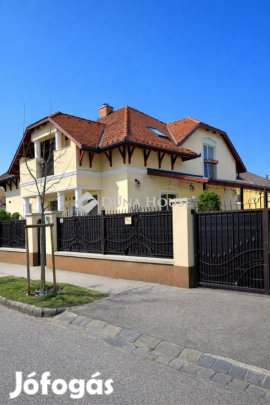 Eladó 244 nm-es ház Budapest 4. ker.