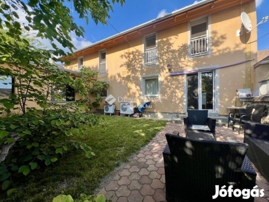 Eladó 248 nm-es ház Pécs
