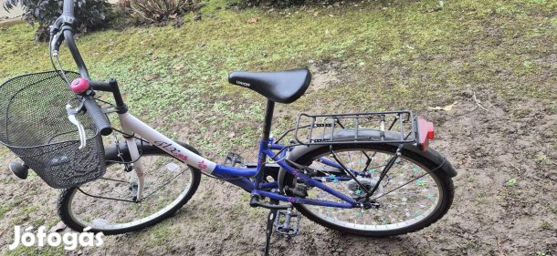 Eladó 24-es lány bicikli - kosárral, csomagtartóval - 25 000 Ft