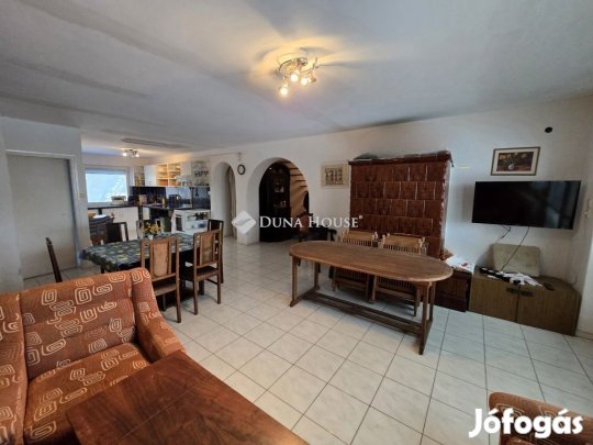 Eladó 250 nm-es ház Alsóörs