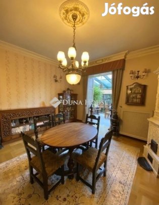 Eladó 250 nm-es ház Budapest 16. ker.