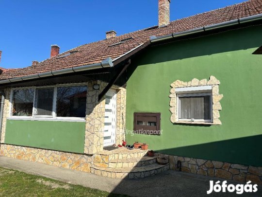 Eladó 251 nm-es ház Harkány