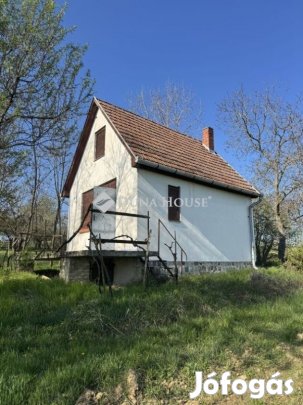 Eladó 25 nm-es ház Győrújbarát