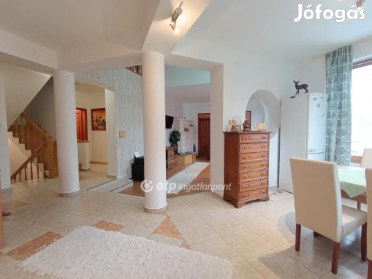 Eladó 262 nm-es ház Hegyeshalom