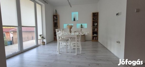 Eladó 267 nm-es ház Monor