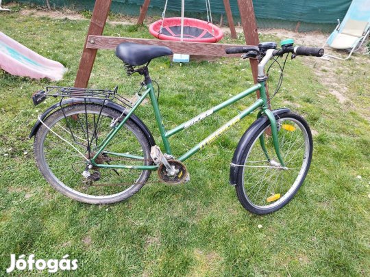 Eladó 26 bicikli , régi kényelmes változat.
