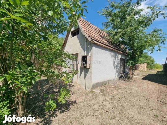 Eladó 26 nm-es ház Tóalmás