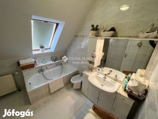 Eladó 270 nm-es ház Balatonalmádi