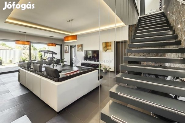 Eladó 270 nm-es ház Dabas