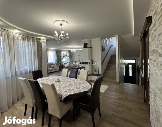 Eladó 270 nm-es ház Kecskemét