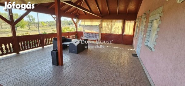 Eladó 270 nm-es ház Tápiószecső