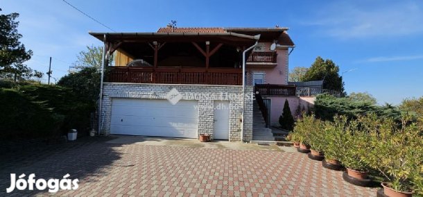 Eladó 270 nm-es ház Tápiószecső