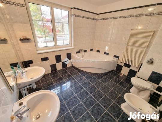 Eladó 273 nm-es ház Kápolnásnyék