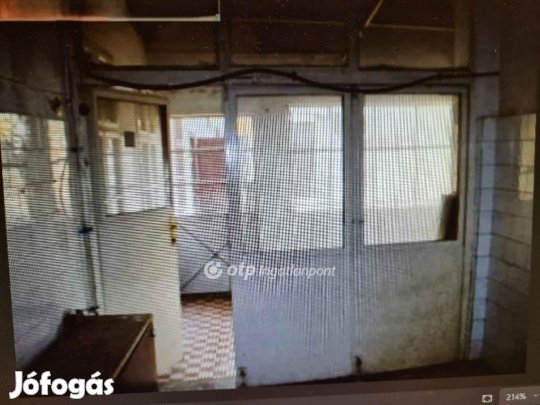 Eladó 278 nm-es ház Esztergom