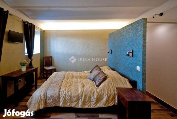 Eladó 27 nm-es lakás Pécs