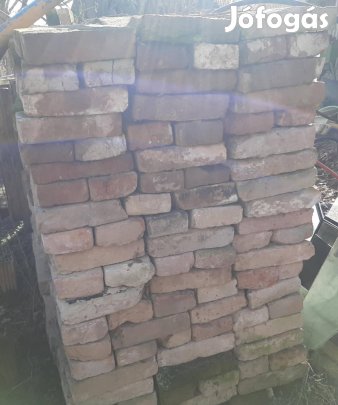 Eladó 2800 db nagyméretű, tömör, bontott tégla.