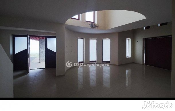 Eladó 280 nm-es ház Hajmáskér #5128837