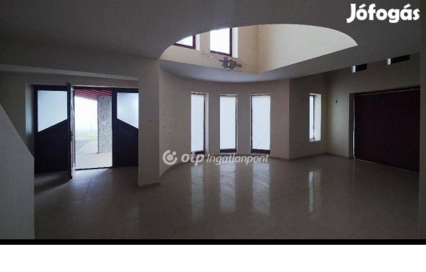 Eladó 280 nm-es ház Hajmáskér #5128837