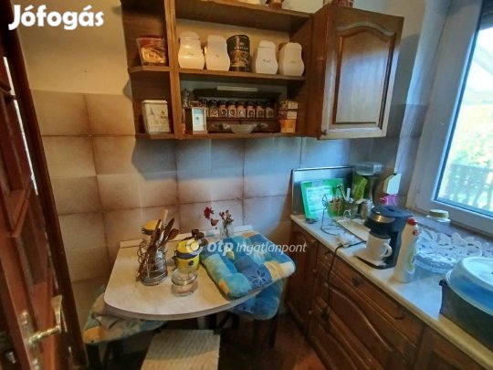 Eladó 280 nm-es ház Komló