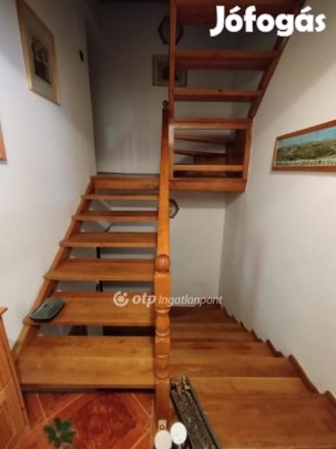 Eladó 280 nm-es ház Komló