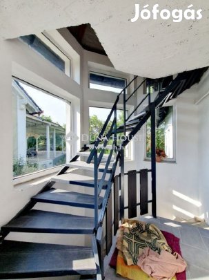 Eladó 280 nm-es ház Veresegyház