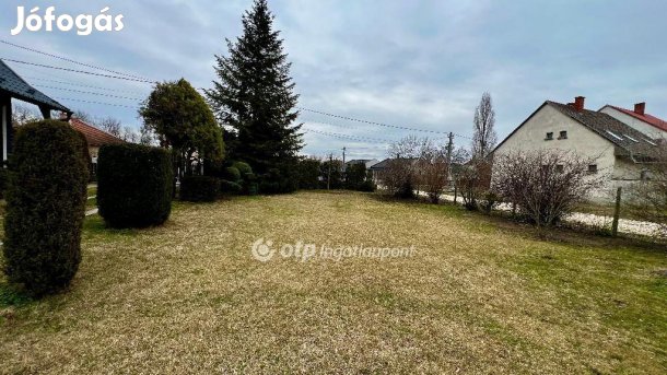 Eladó 2849 nm-es telek Töltéstava