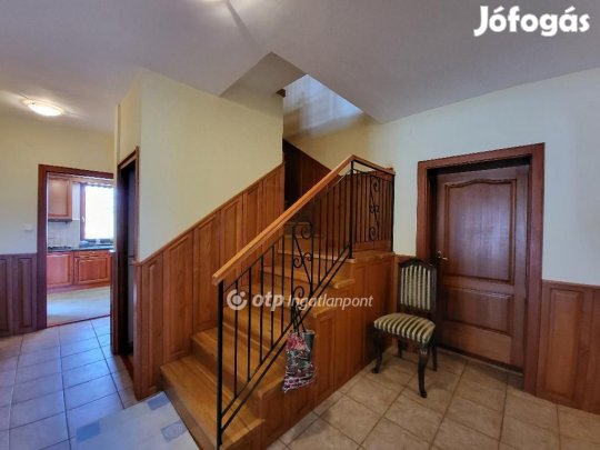 Eladó 286 nm-es ház Budaörs