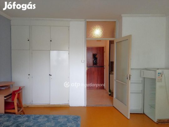 Eladó 28 nm-es lakás Dombóvár