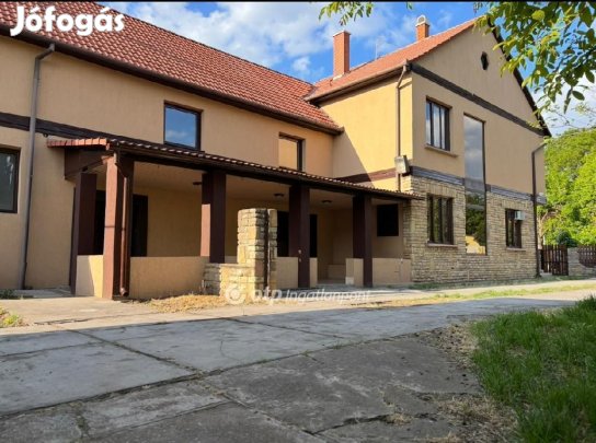 Eladó 294 nm-es ház Orosháza