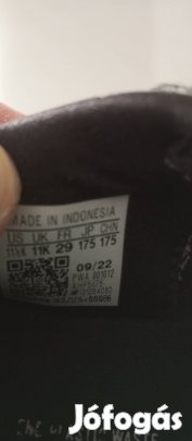 Eladó 29-es sportcipő 