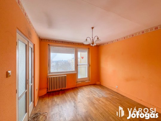 Eladó 2,5 szobás, erkélyes, hőszigetelt panel lakás
