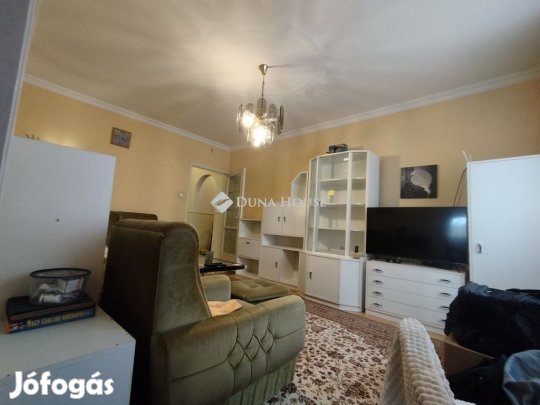 Eladó 2,5 szobás panelprogramos lakás Felsővároson!