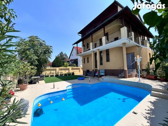 Eladó 2 Generációs Családi Ház Budapest XIX