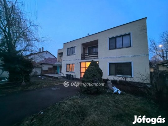 Eladó 2 Lakás, Hajdúböszörményben körúton belűl!
